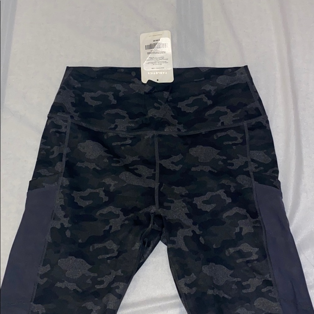 Fabletics Mila Pocket Capri Leggings New Size L